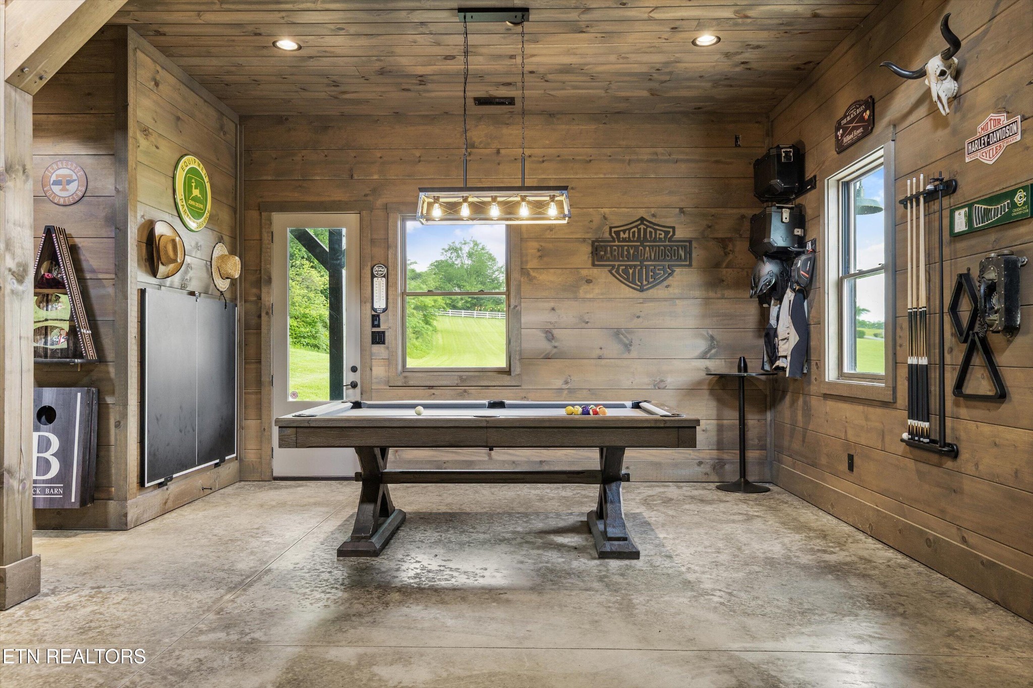 1748 Raulston Road Maryville, TN 37803 - Photo 47 of 59 a view of a lobby with a rug and a window