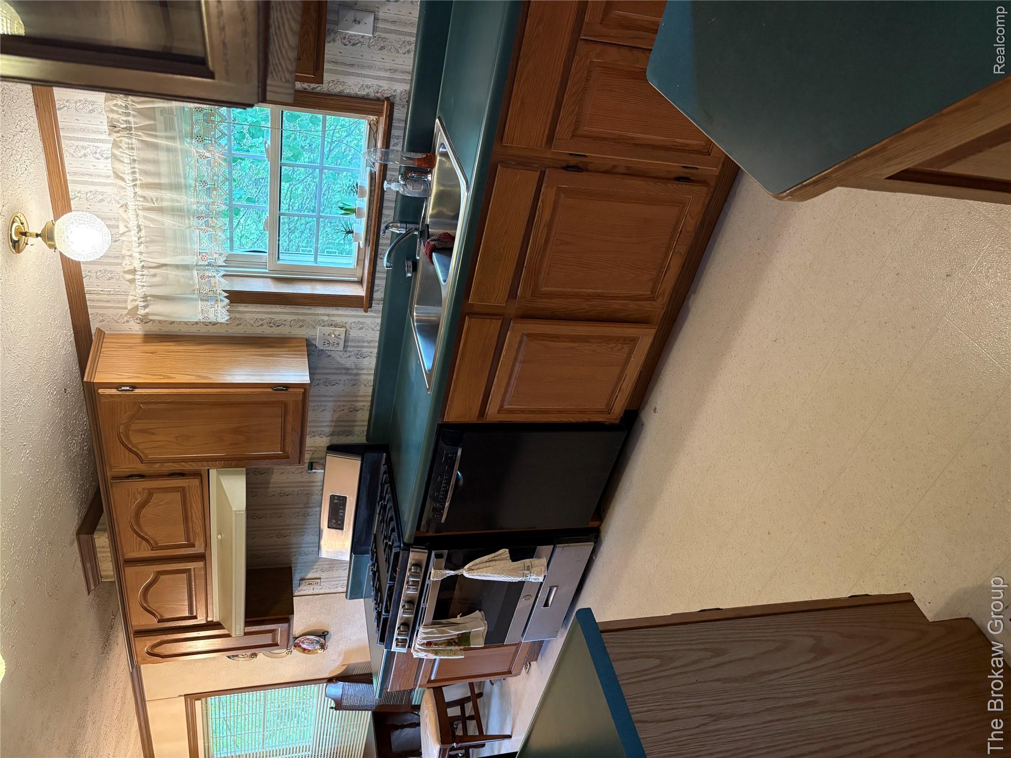 17 Riverview Drive Lapeer, MI 48446 - Photo 8 of 17 IMG_1691.jpeg