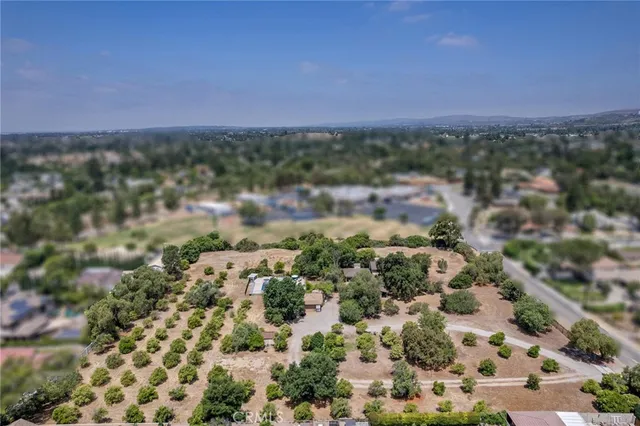a view of a lake in middle of a city