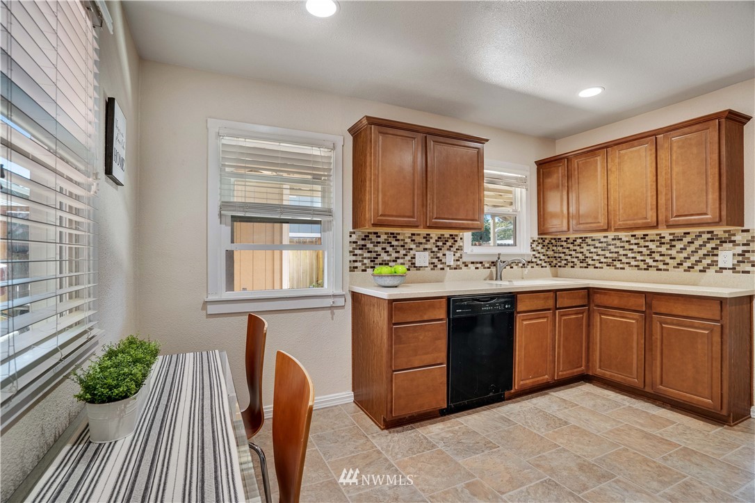 1035 South Rochester Street Tacoma, WA 98465 - Photo 8 of 22 Gallery Image 8