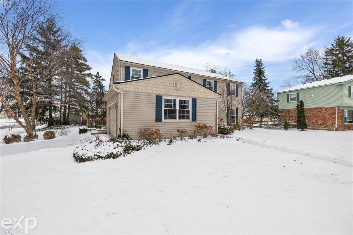 41881 Park Ridge Road Novi, MI 48375 - Photo 4 of 48 50164503-035c41c0-87e2-484c-b3b1-9be334f2f423.JPG