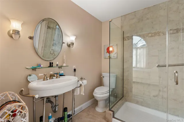 $850,000 | 5 A Bay Road, East Patchogue, NY 11772