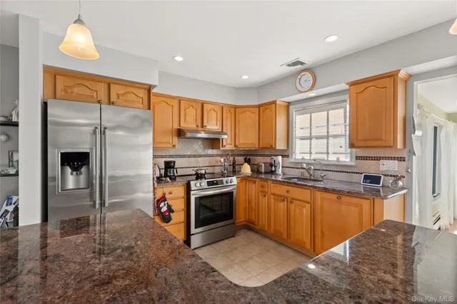 $850,000 | 5 A Bay Road, East Patchogue, NY 11772