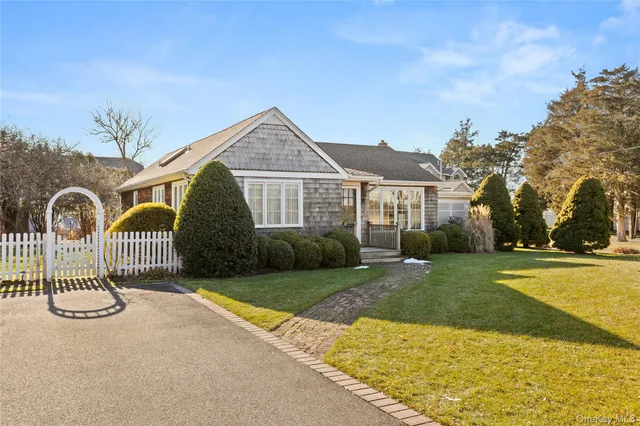 $850,000 | 5 A Bay Road, East Patchogue, NY 11772