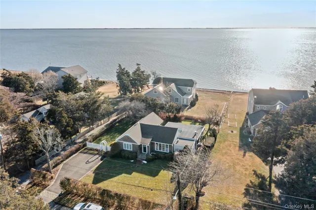 $850,000 | 5 A Bay Road, East Patchogue, NY 11772