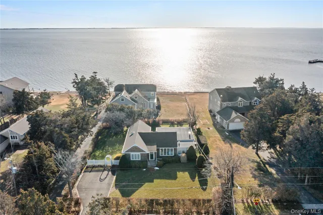 $850,000 | 5 A Bay Road, East Patchogue, NY 11772
