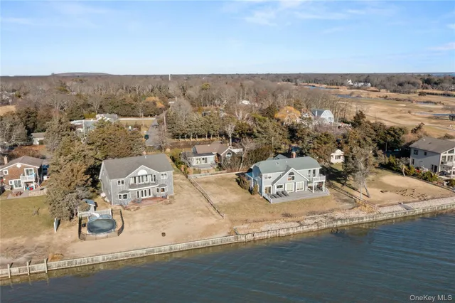 $850,000 | 5 A Bay Road, East Patchogue, NY 11772