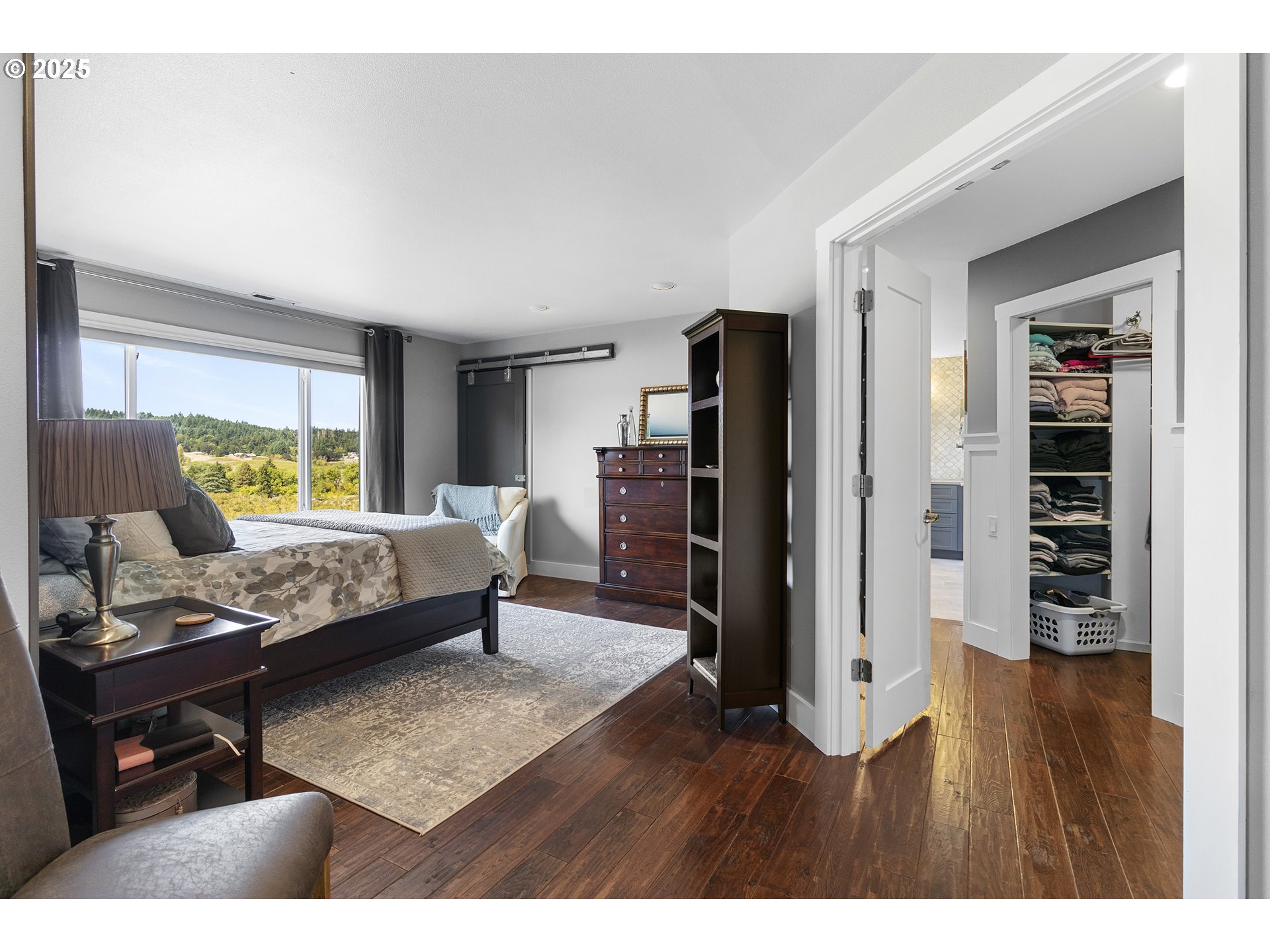 13631 Northeast Kinney Road Newberg, OR 97132 - Photo 16 of 48 a living room with furniture and wooden floor