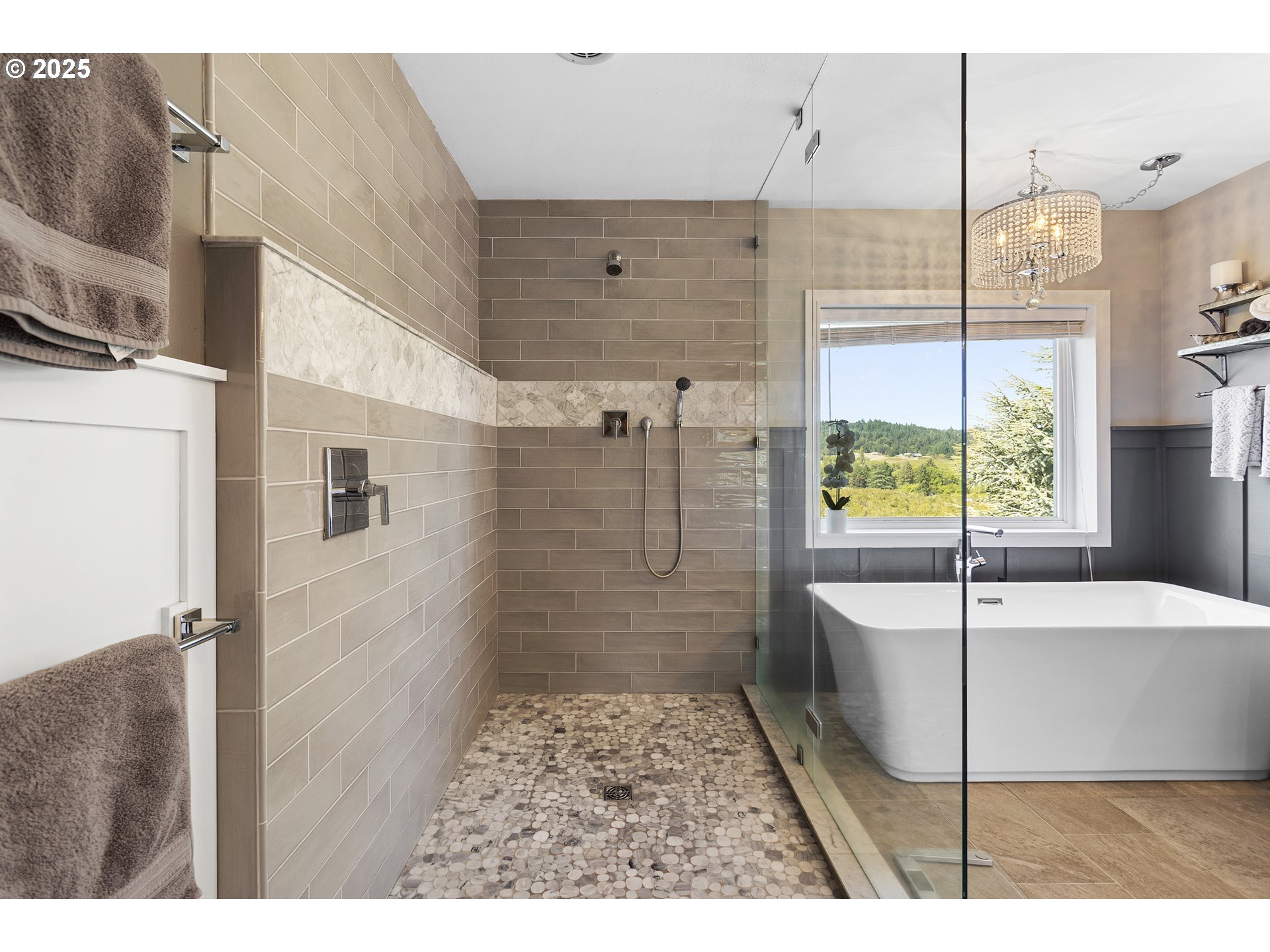 13631 Northeast Kinney Road Newberg, OR 97132 - Photo 20 of 48 a bathroom with a shower