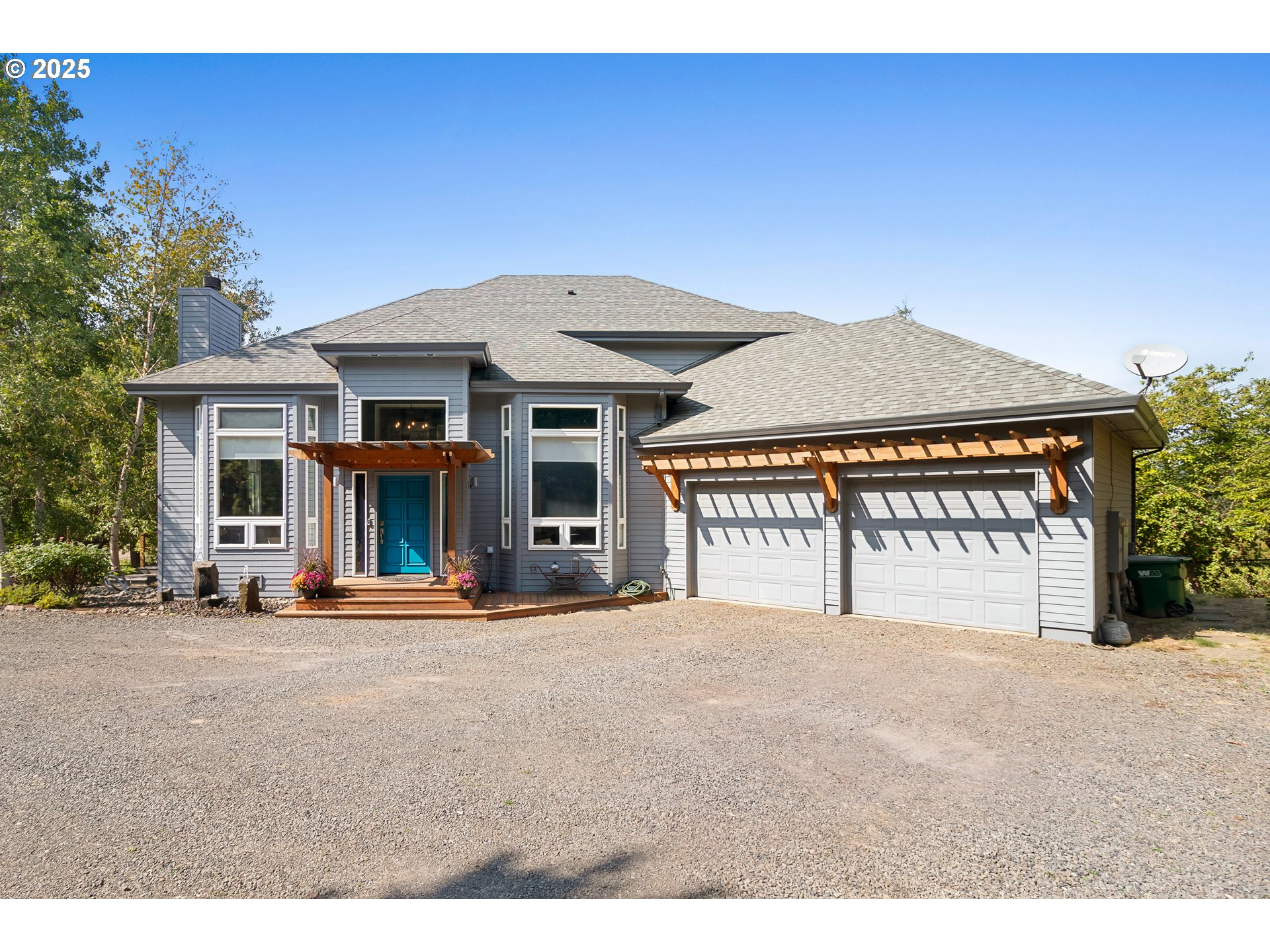 13631 Northeast Kinney Road Newberg, OR 97132 - Photo 2 of 48 a front view of a house with a garage