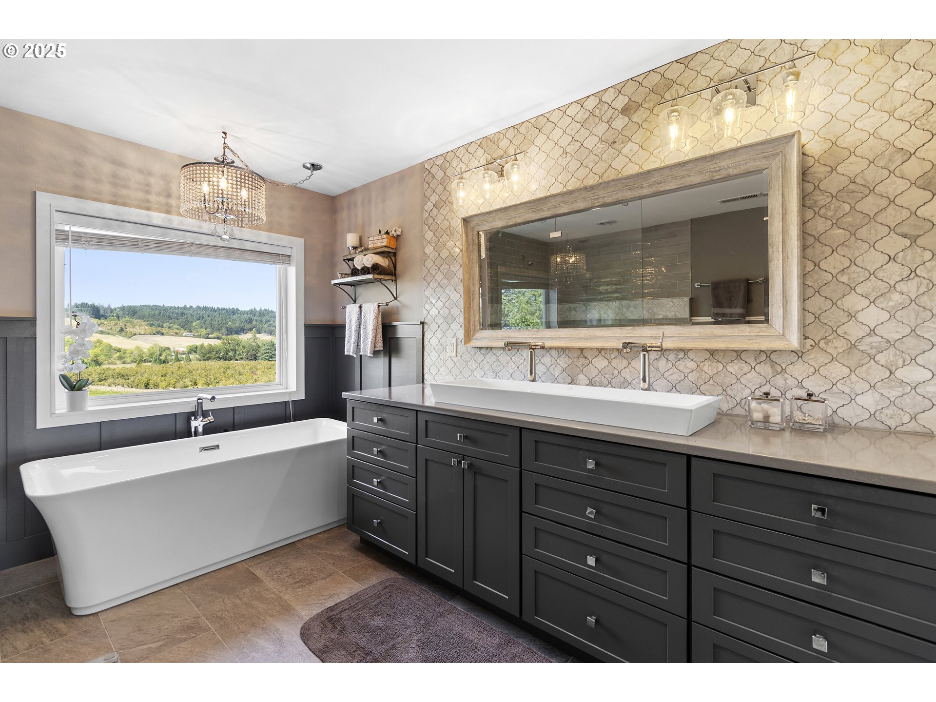 13631 Northeast Kinney Road Newberg, OR 97132 - Photo 21 of 48 a bathroom with a tub sink and mirror