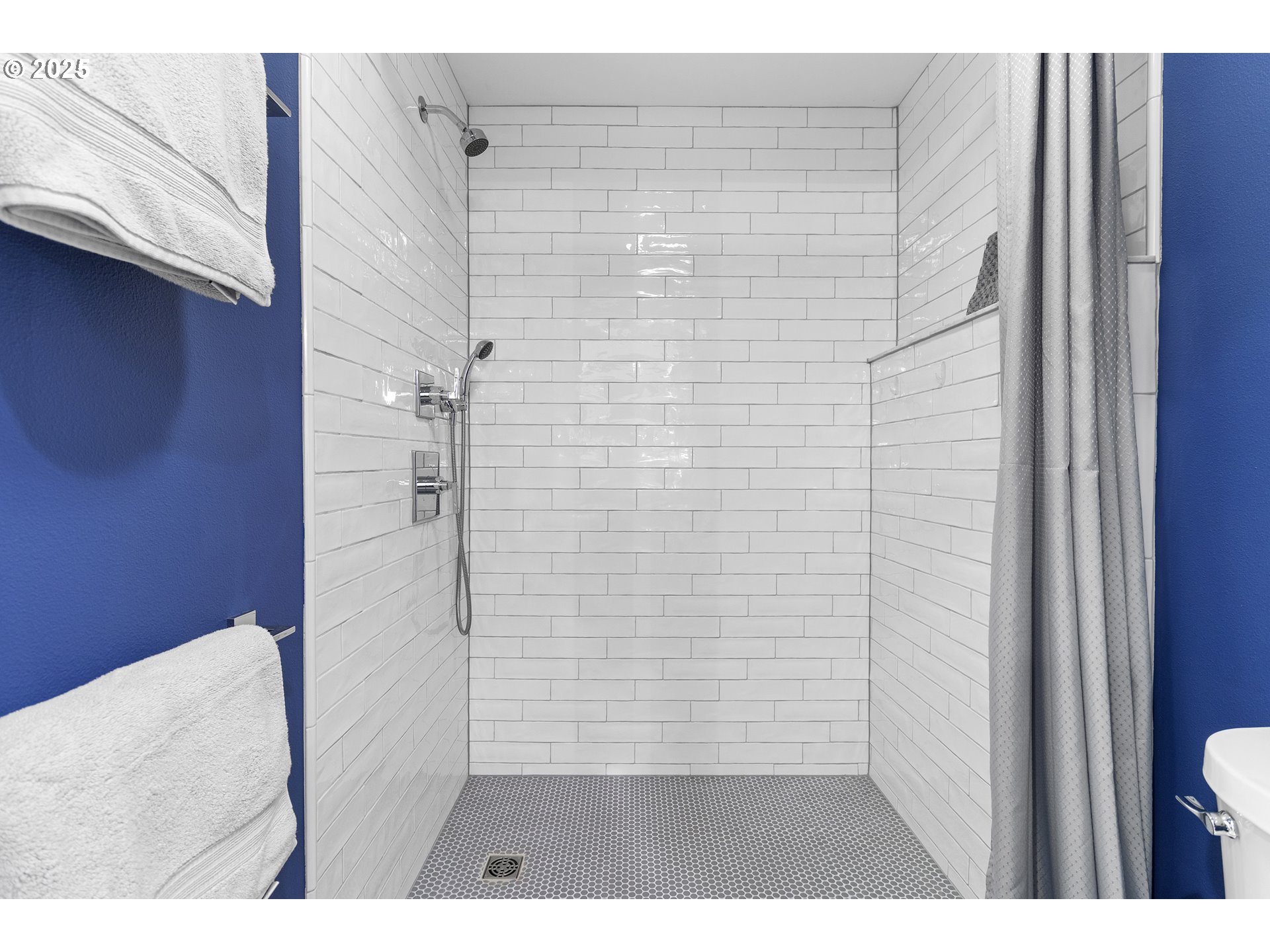 13631 Northeast Kinney Road Newberg, OR 97132 - Photo 28 of 48 a bathroom with a shower