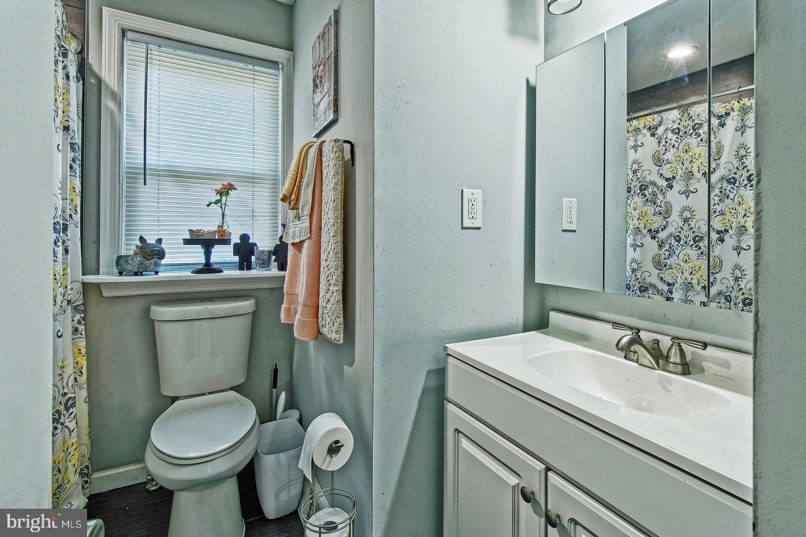 415 Lake Avenue Pitman, NJ 08071 - Photo 17 of 26 Bathroom first floor