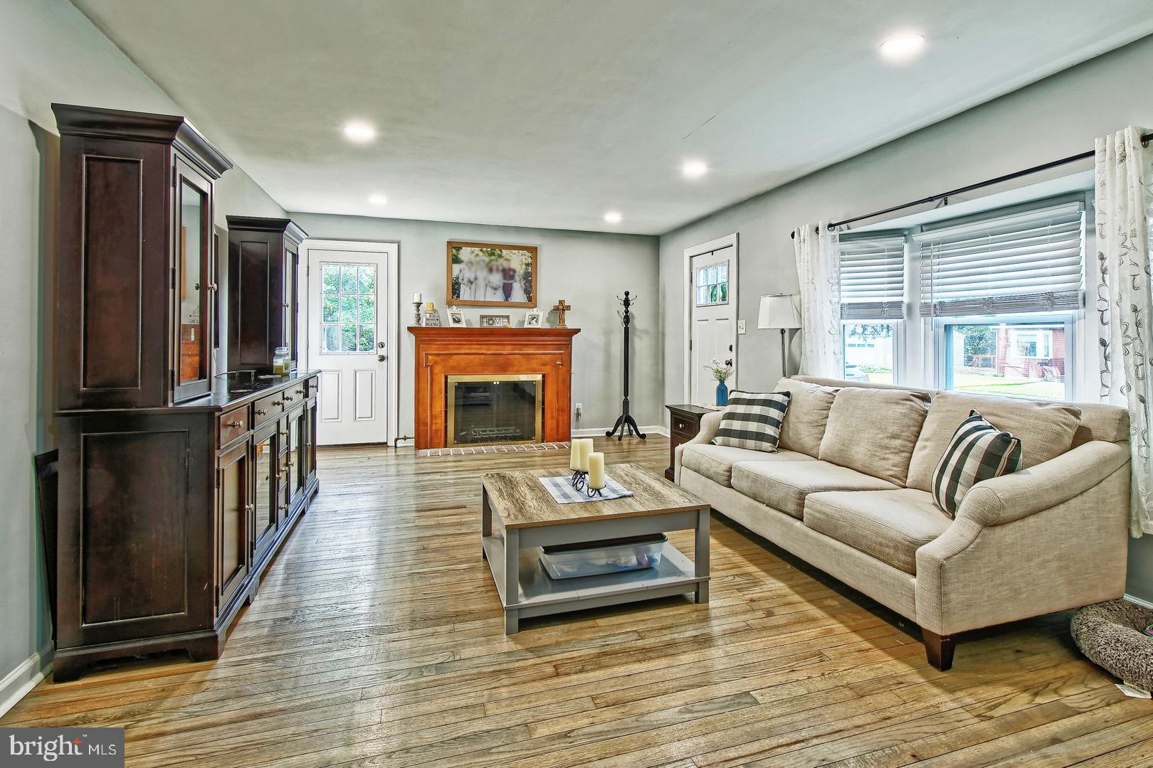 415 Lake Avenue Pitman, NJ 08071 - Photo 6 of 26 Living room