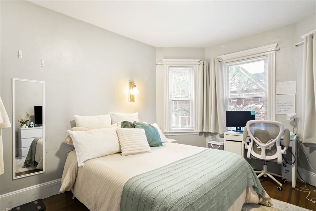 17 Howes Street, Unit 1 Boston, MA 02125 - Photo 5 of 15