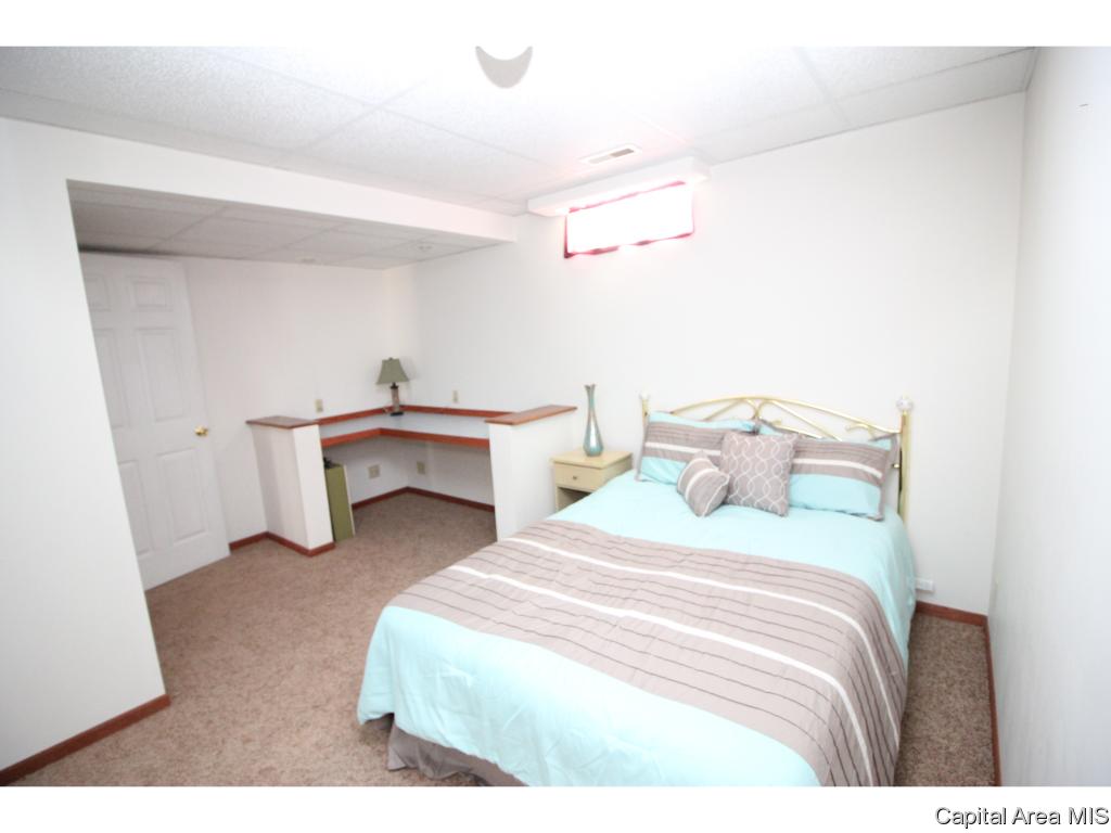 505 Ridgeview Road Sherman, IL 62684 - Photo 17 of 21 Gallery Image 17