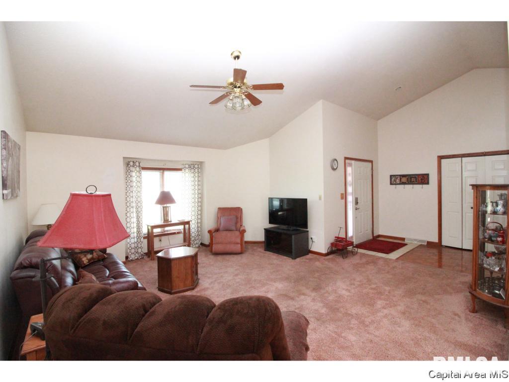 505 Ridgeview Road Sherman, IL 62684 - Photo 3 of 21 Gallery Image 3