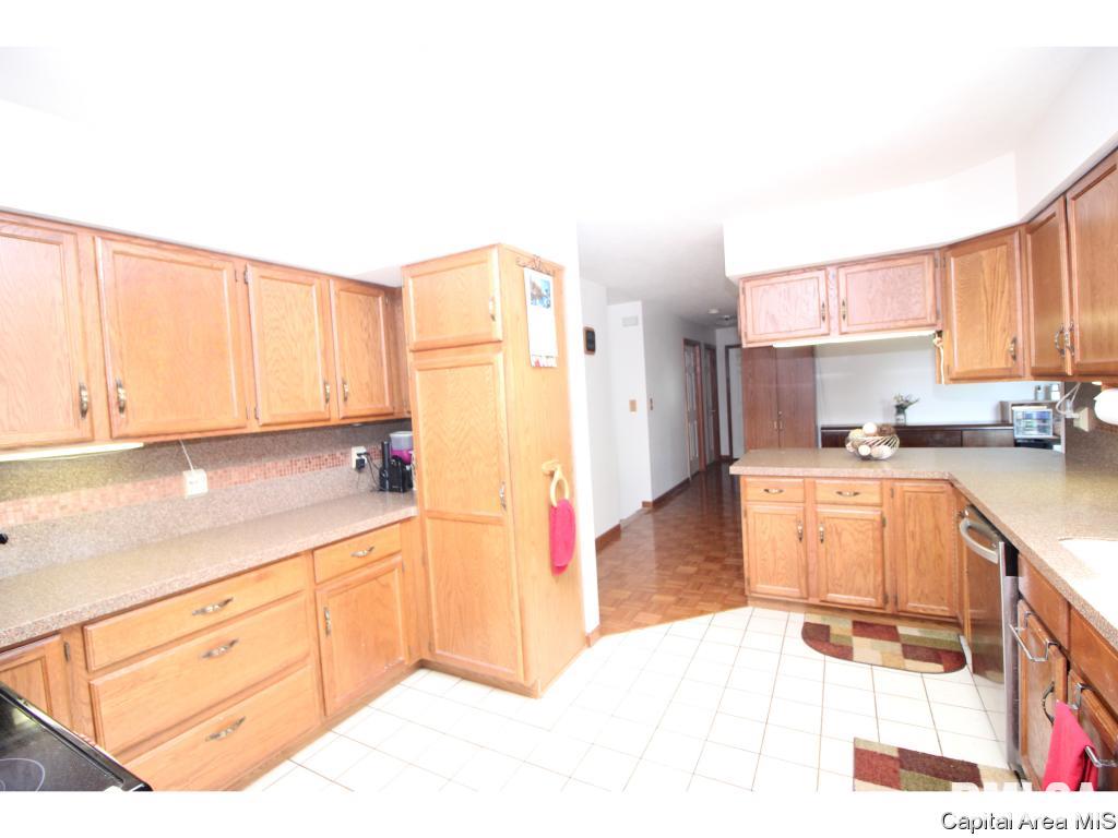 505 Ridgeview Road Sherman, IL 62684 - Photo 6 of 21 Gallery Image 6