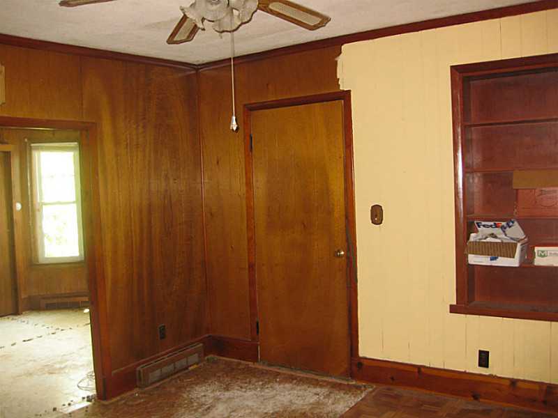 665 Fairmount Street Woonsocket, RI 02895 - Photo 7 of 25 Living Room.
