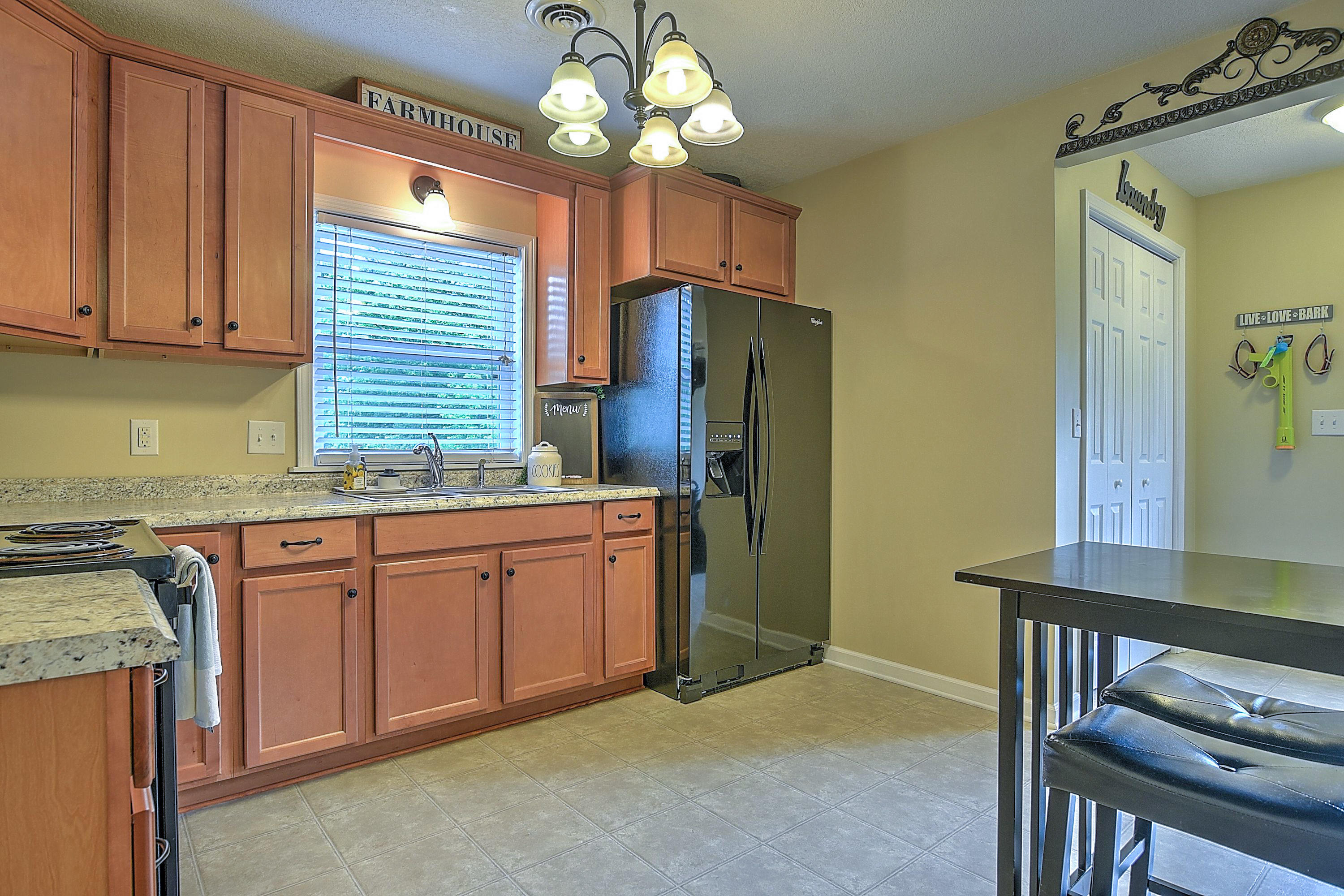 202 Locust Road Bristol, TN 37620 - Photo 7 of 29 202 Locust-12
