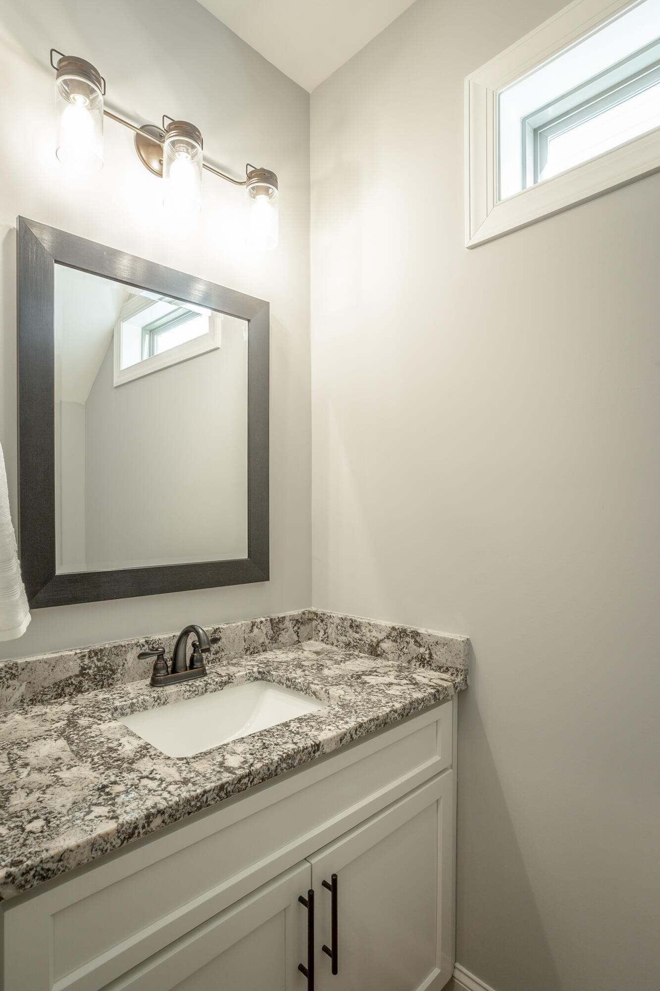 621 Lullwater Road Chattanooga, TN 37405 - Photo 17 of 44 Downstairs half bath