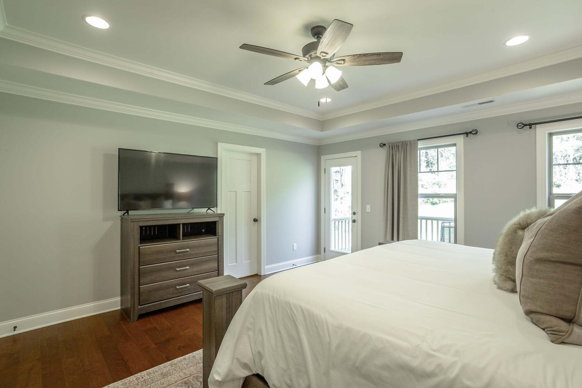 621 Lullwater Road Chattanooga, TN 37405 - Photo 19 of 44 Owner's Suite with door to balcony