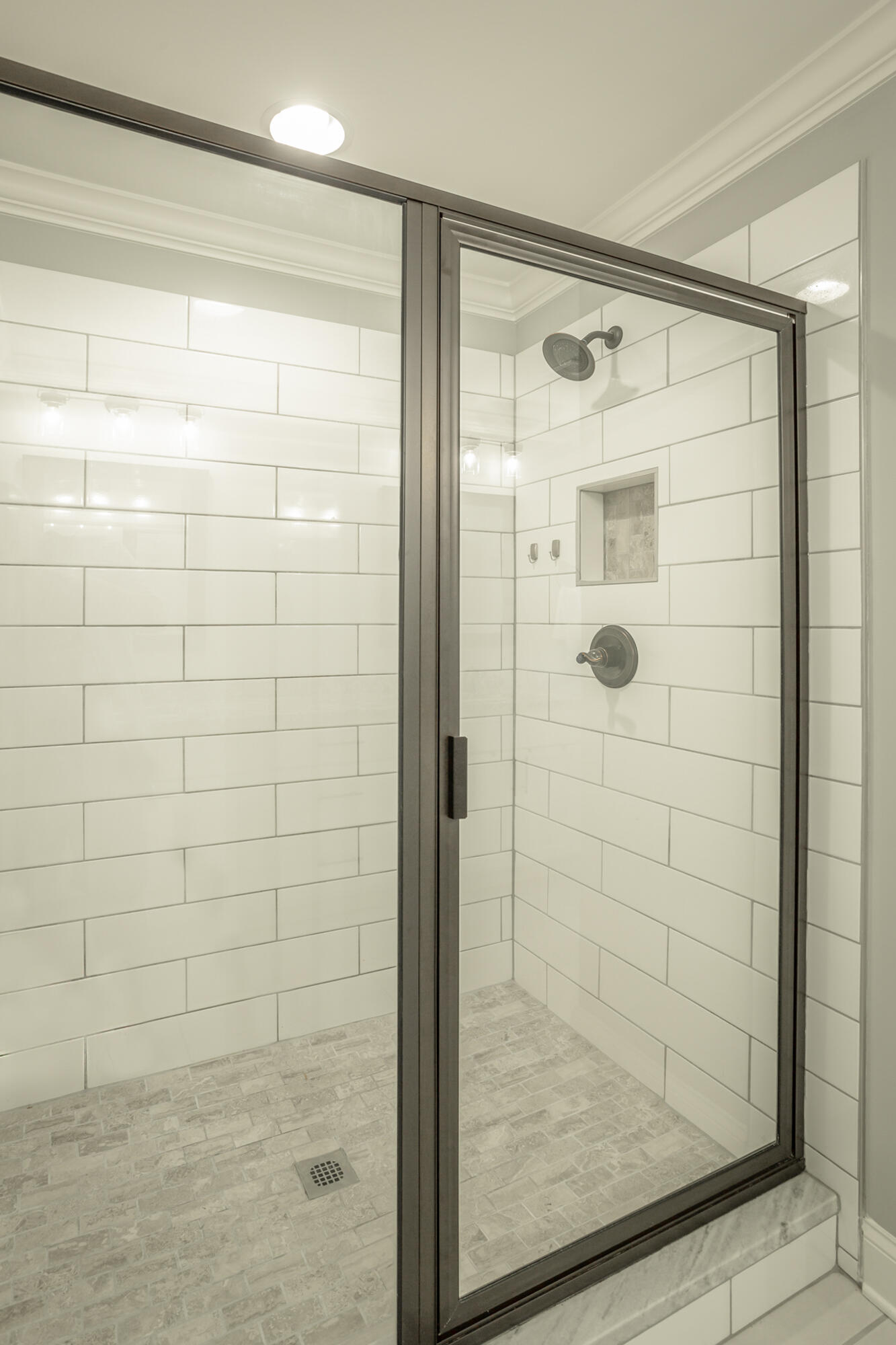 621 Lullwater Road Chattanooga, TN 37405 - Photo 24 of 44 En Suite shower