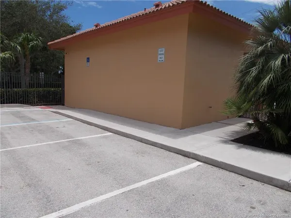 $400,000 | 6695 Southeast Woodmill Pond Lane, Stuart, FL 34997