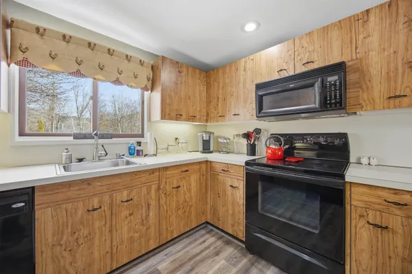 $697,500 | 11 Haas Drive, Unit 1 & 2, Lincoln, NH 03251
