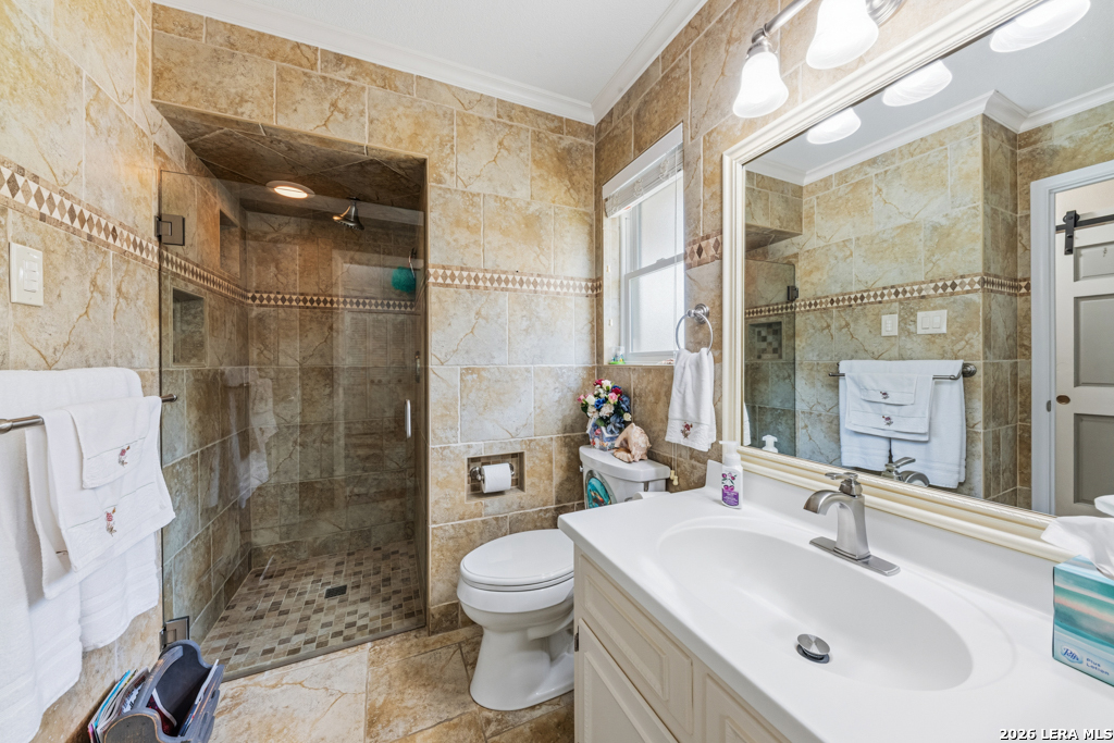 6022 Winding Ridge Drive Windcrest, TX 78239 - Photo 18 of 31 a bathroom with a sink toilet and shower
