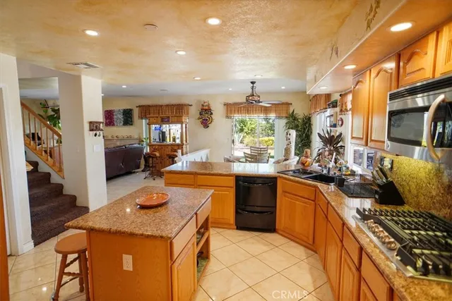 $869,900 | 41904 Tucson Court, Palmdale, CA 93551