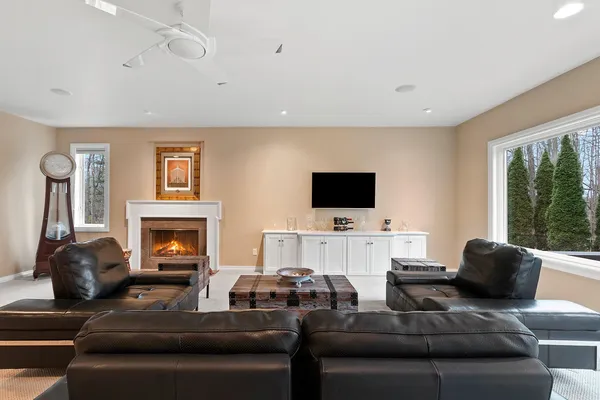 $824,900 | 1789 Maidstone Circle, Green Bay, WI 54313