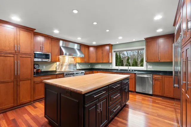 $824,900 | 1789 Maidstone Circle, Green Bay, WI 54313