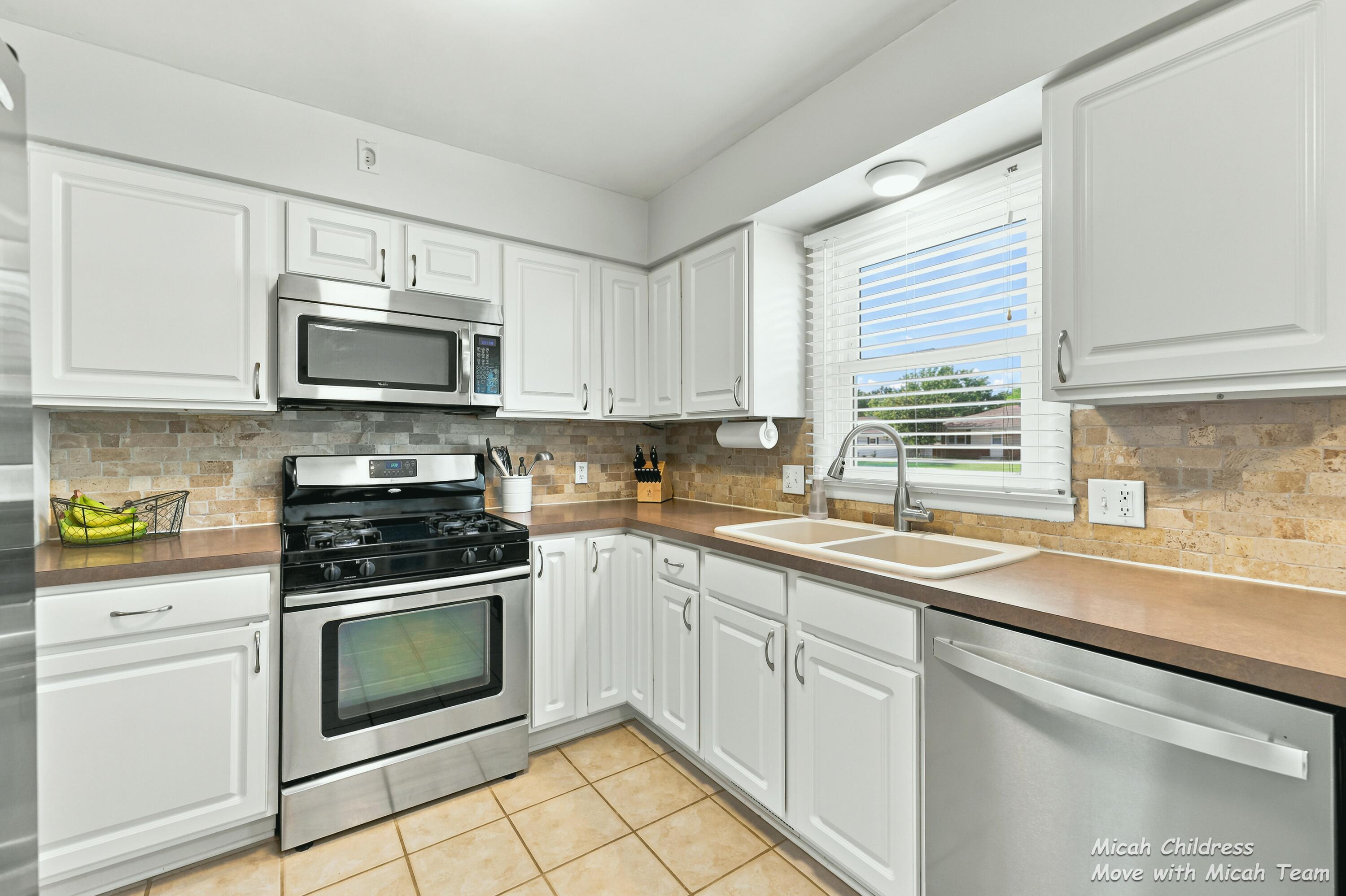 2048 Tulip Lane Jenison, MI 49428 - Photo 10 of 35 2048 tulip ln_044