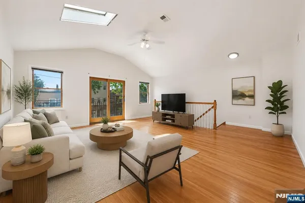 $3,100 | 68 Lincoln Street, Unit 2, Jersey City, NJ 07307