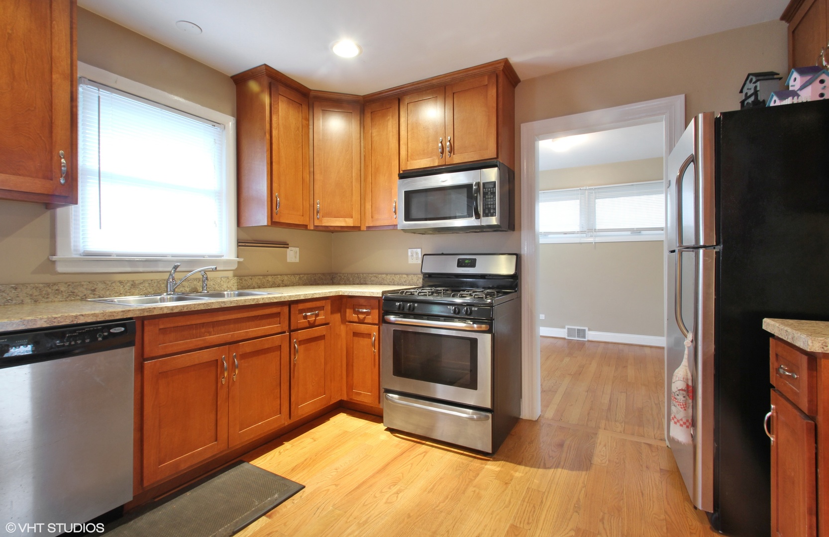 845 Rowe Avenue Park Ridge, IL 60068 - Photo 3 of 10