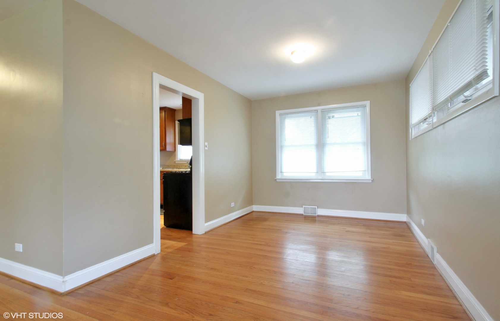 845 Rowe Avenue Park Ridge, IL 60068 - Photo 4 of 10