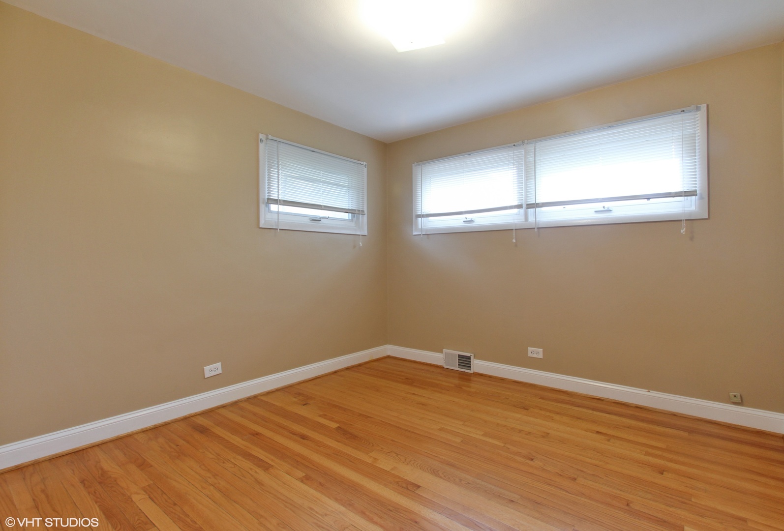 845 Rowe Avenue Park Ridge, IL 60068 - Photo 5 of 10