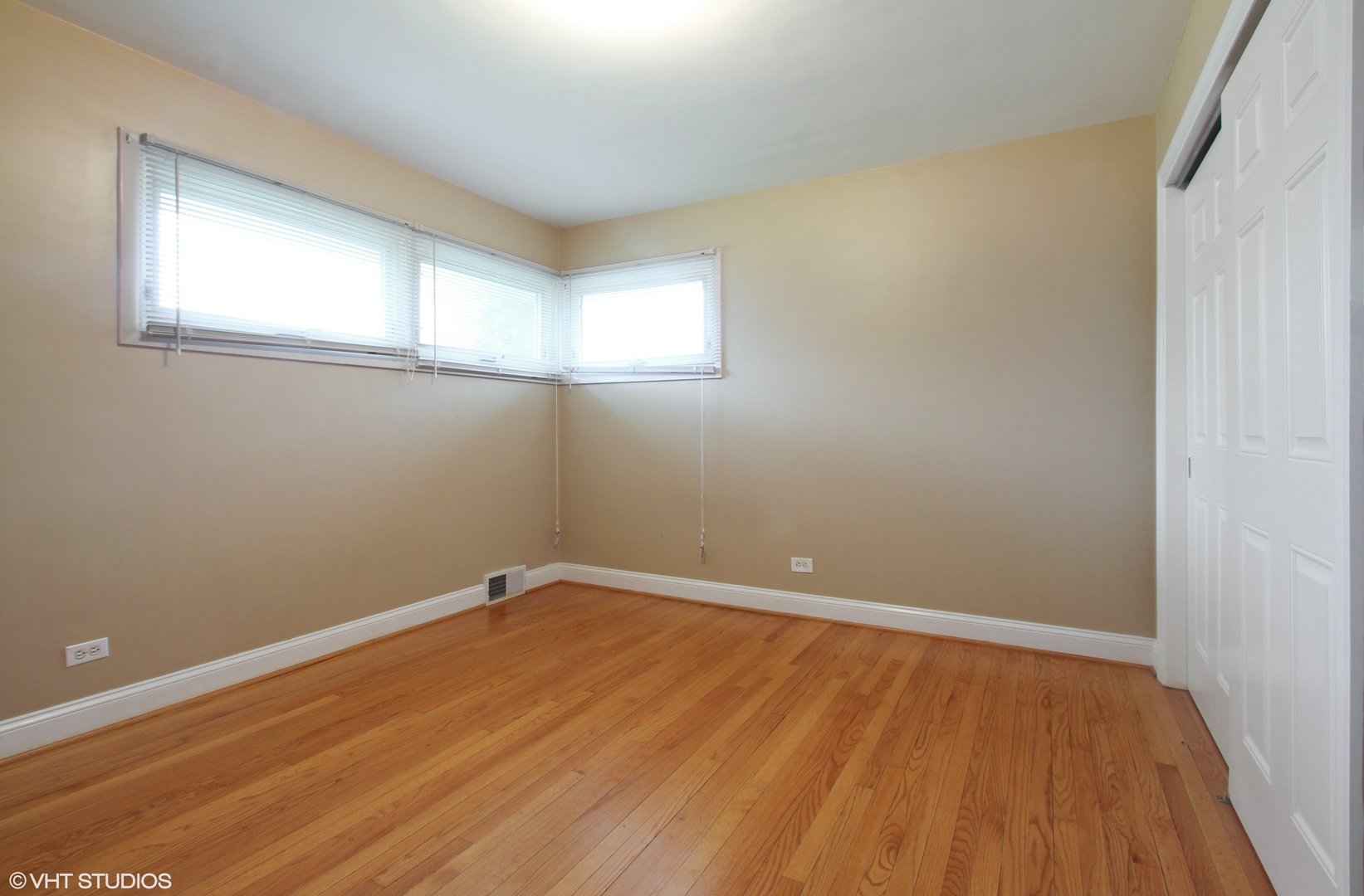 845 Rowe Avenue Park Ridge, IL 60068 - Photo 6 of 10