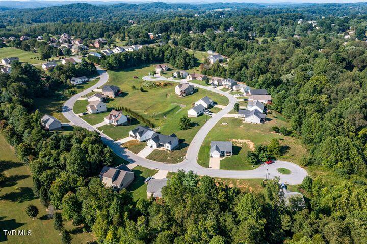 224 Brighton Place, Unit 19 Bristol, TN 37620 - Photo 6 of 14 Photo 14