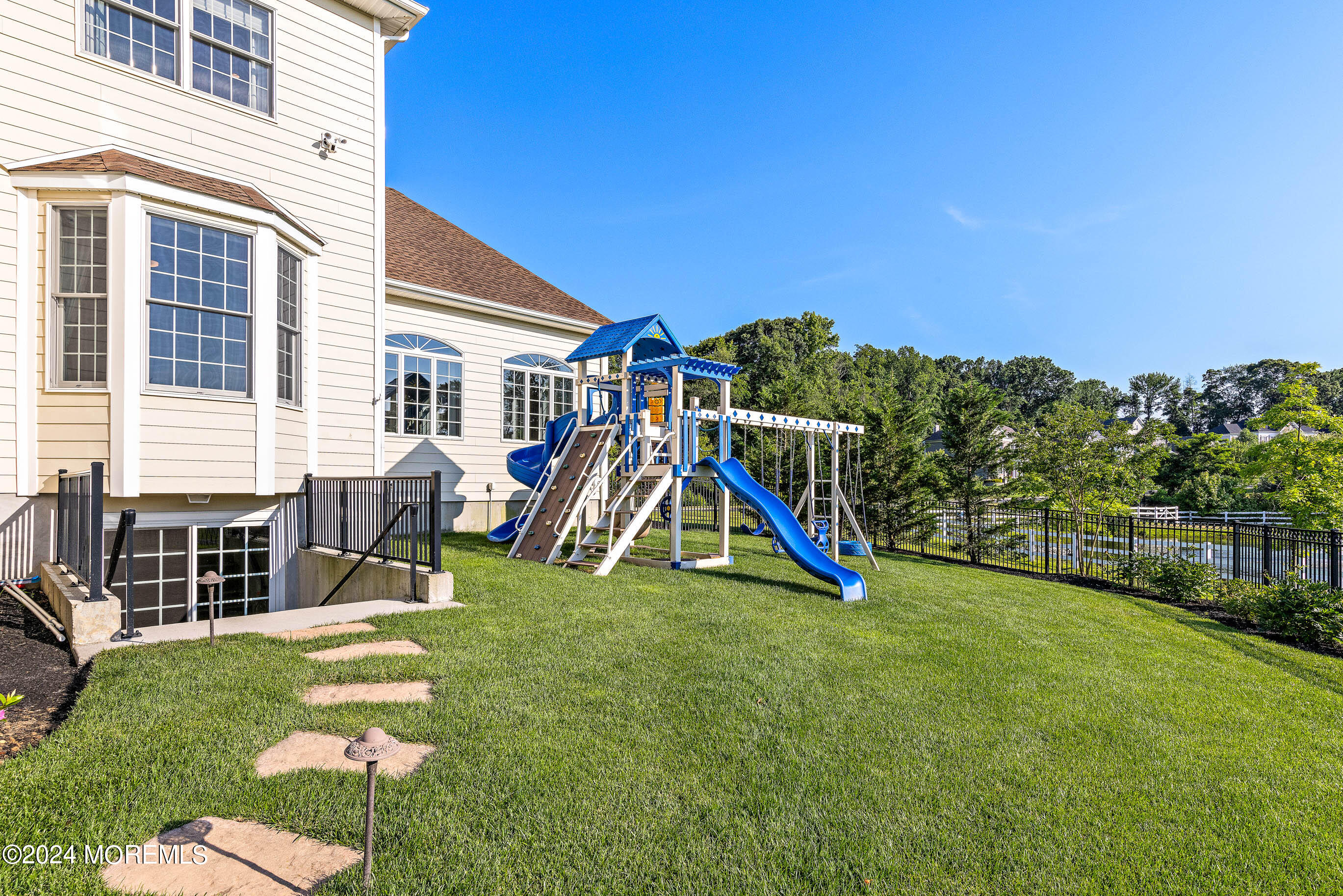 19 Windermere Road Lincroft, NJ 07738 - Photo 53 of 59 19WindermereOnline-90