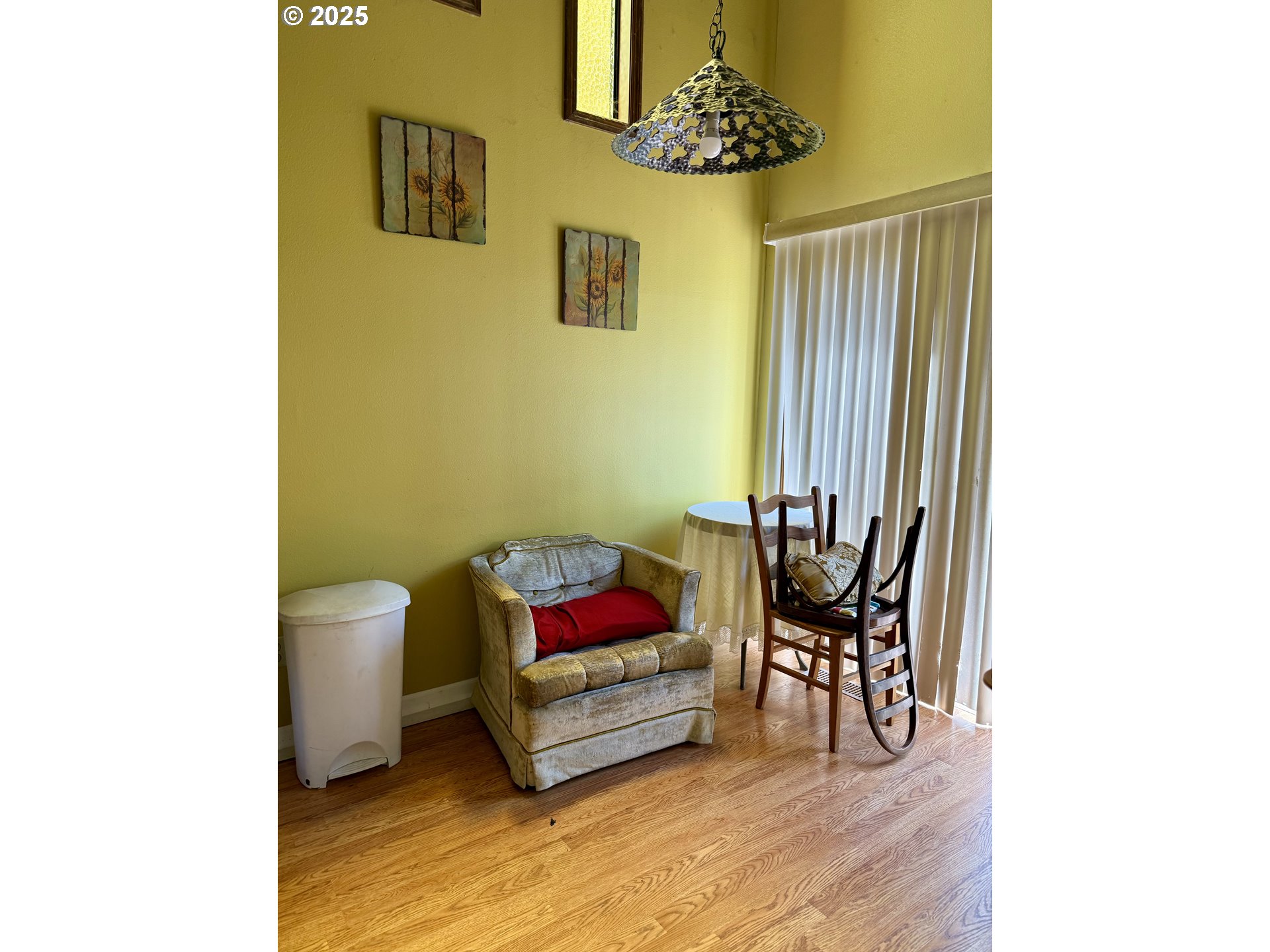 275 Northeast Scott Drive Gresham, OR 97030 - Photo 16 of 27 a living room with furniture and a window