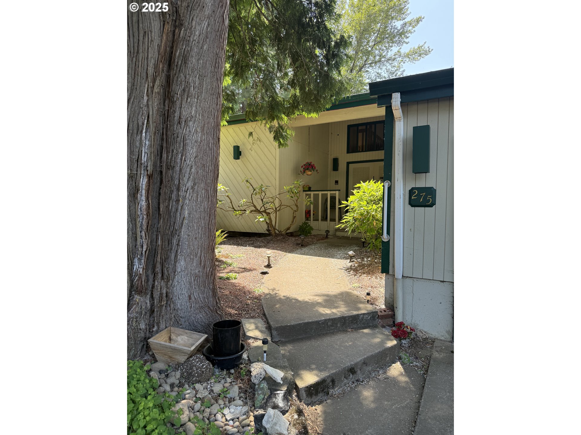 275 Northeast Scott Drive Gresham, OR 97030 - Photo 2 of 27