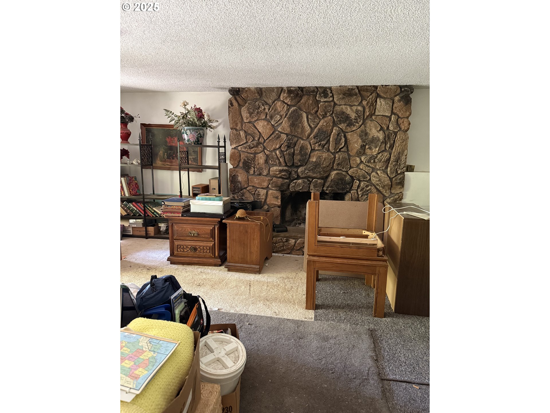 275 Northeast Scott Drive Gresham, OR 97030 - Photo 22 of 27 a living room with furniture and a wall painting