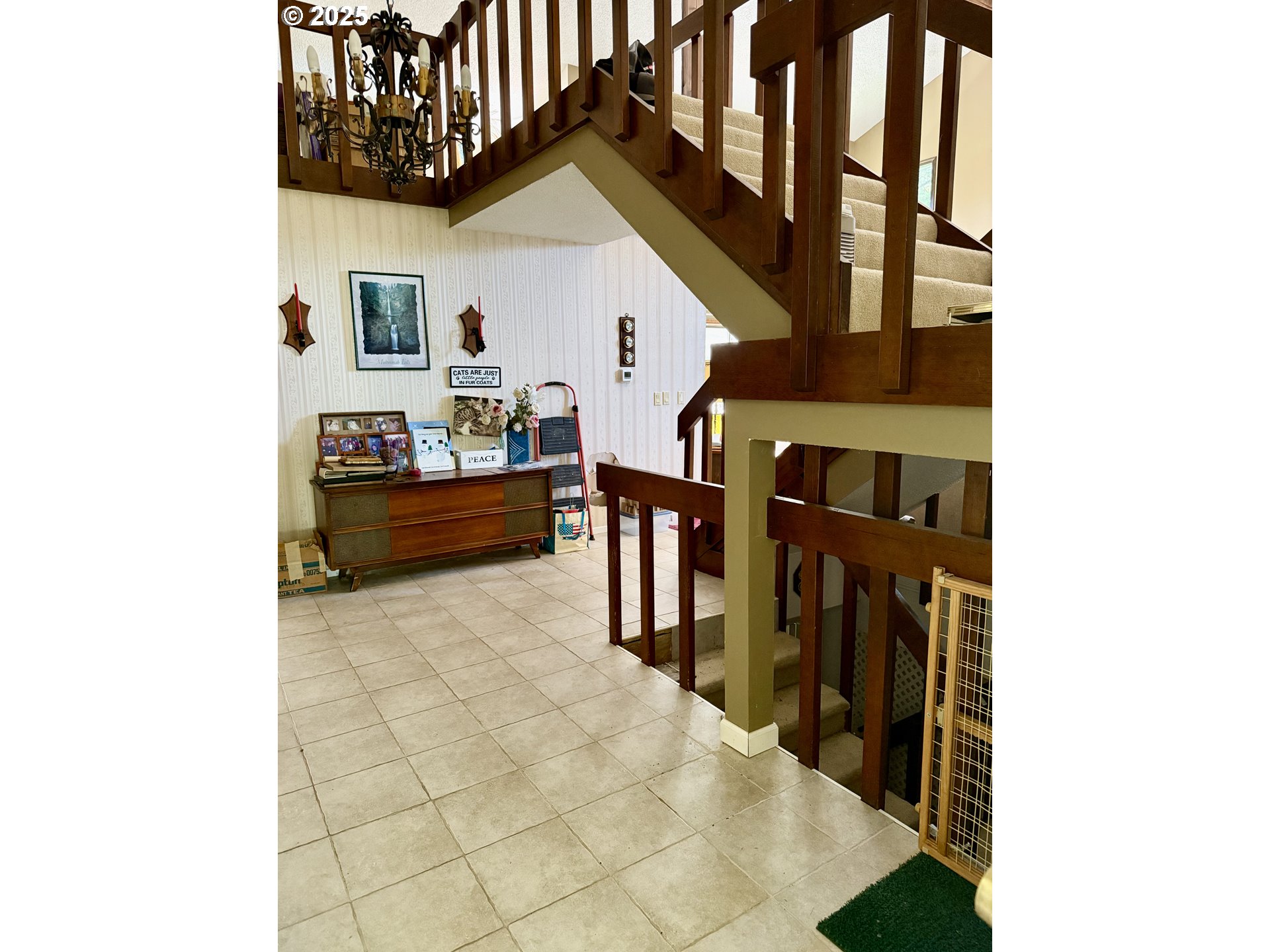 275 Northeast Scott Drive Gresham, OR 97030 - Photo 7 of 27 a view of entryway and hall