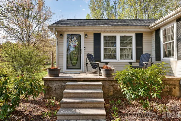 $300,000 | 112 Gibbs Street, Hendersonville, NC 28739