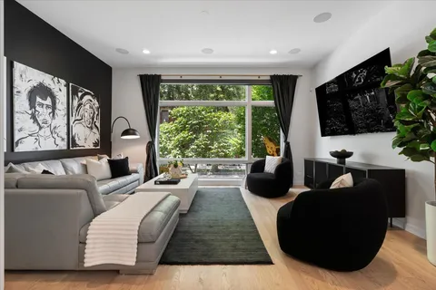 $1,450,000 | 2109 West Race Avenue, Chicago, IL 60612