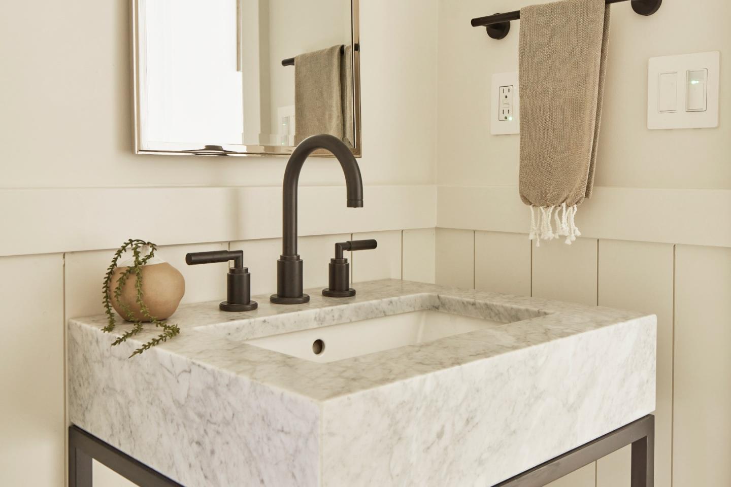 2108 Cully Place San Jose, CA 95124 - Photo 10 of 35 a bathroom with a sink and mirror