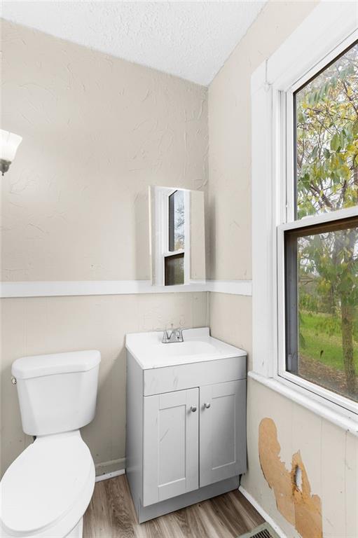 282 Orchard Street Sharon, PA 16146 - Photo 12 of 16 a bathroom with a toilet sink and mirror