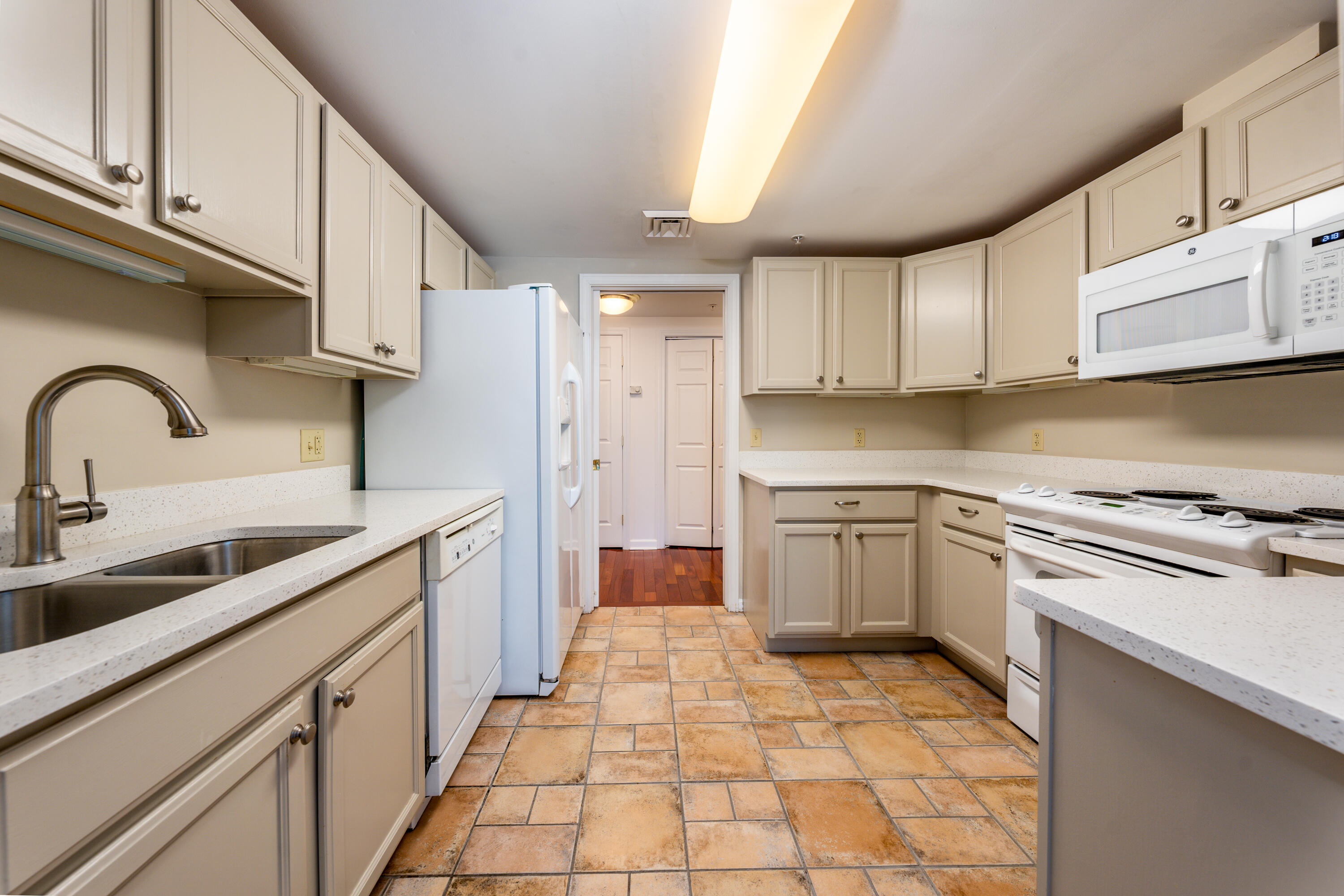 18 West Road, Unit 107 Orleans, MA 02653 - Photo 10 of 26 kitchen3